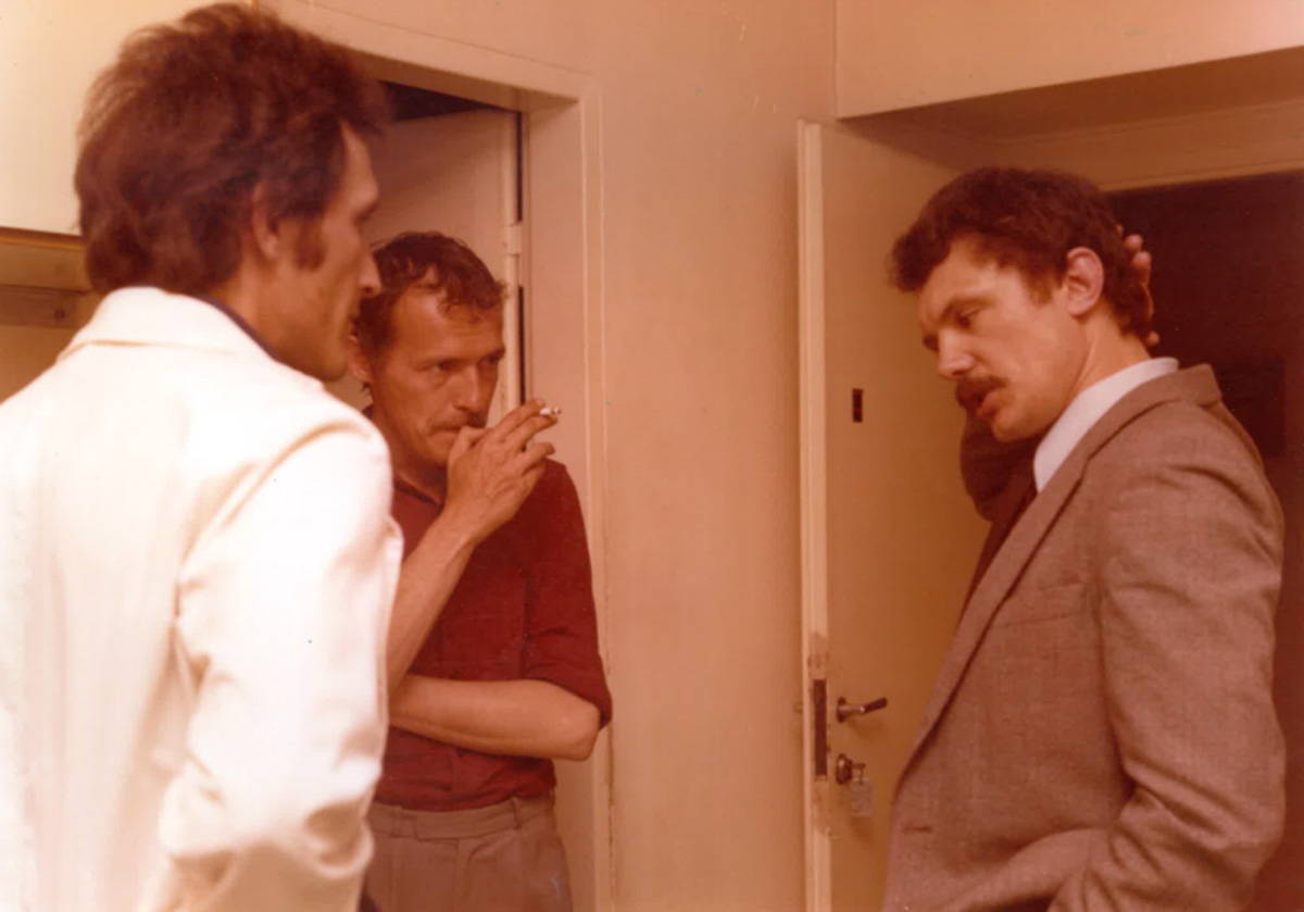 Beszélgetés a Fémtani Osztályon (balról jobbra: Buza Gábor, Borossay Béla, Farkas Bertalan)